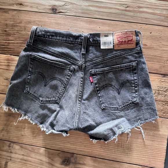 NWT Levi’s 501 High Rise Shorts - Picture 3 of 4